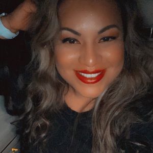 Meet your Posher, Yadira